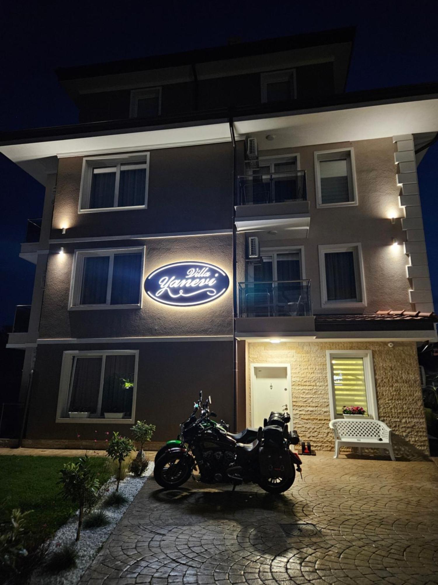 Villa Yanevi ラヴダ エクステリア 写真